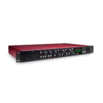 Focusrite Scarlett OctoPre z lewej