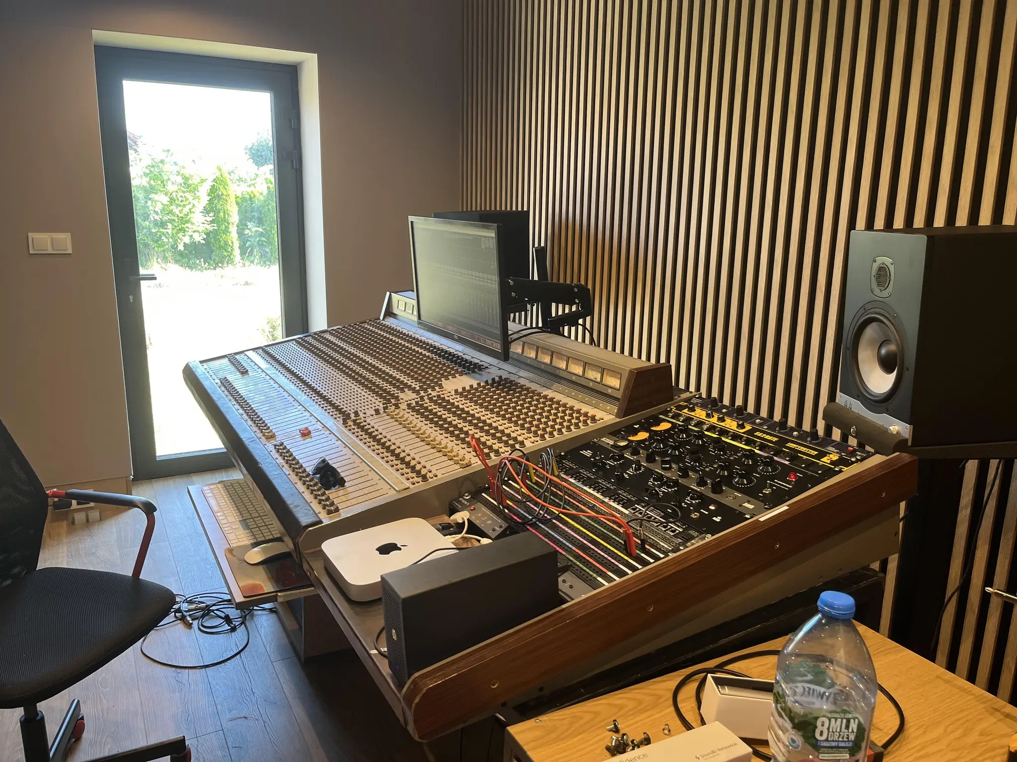 EVE Audio - Huge Studio